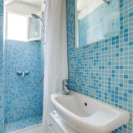 2 People Ideal Small Budget By Weekome Apartment